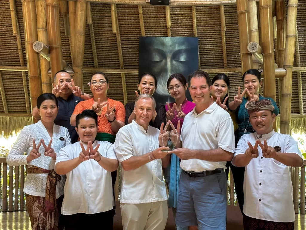 World Wellness Weekend Beri Pengargaan untuk Fivelements Retreat Bali.