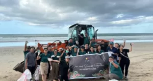 Tumbuh dan Sukses Bersama di Perayaan HUT ke-34 Grand Istana Rama Hotel Kuta Aksi bersih pantai Kuta pada Sabtu (13/1) serangkaian HUT ke-34 Grand Istana Rama Hotel Kuta.