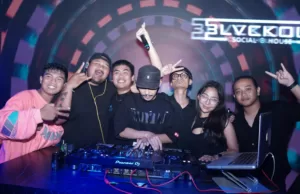 Enam DJ Lokal Bali Sukses Pukau Penonton di Event “Lost in University Party” Enam DJ Lokal Bali Sukses Pukau Penonton di Event "Lost in University Party"