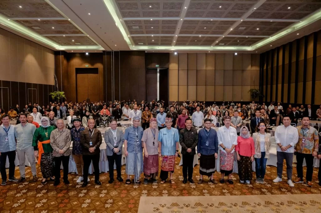 Menparekraf Sandiaga Uno saat membuka Asia Pacific Tourism, Hospitality Summit & Digital Brand Award 2024, di BNDCC, Nusa Dua, Kamis (11/1). (Foto: Kemenparekraf)