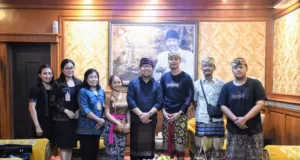 Festival Beraban 2024 Kembali Digelar, Diisi Event Otomotif dan Seni Panitia Beraban Festival beraudiensi dengan Wakil Walikota Denpasar, I Kadek Agus Arya Wibawa di Kantor Walikota Denpasar pada Selasa (26/3).