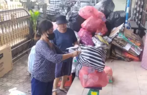 Kelurahan Peguyangan Jajaki Inovasi Penukaran Sampah dengan Beras Pengumpulan sampah di Bank Sampah Mawar, Banjar Tengah, Kelurahan Peguyangan, Denpasar Utara, Minggu (7/4). (ist)