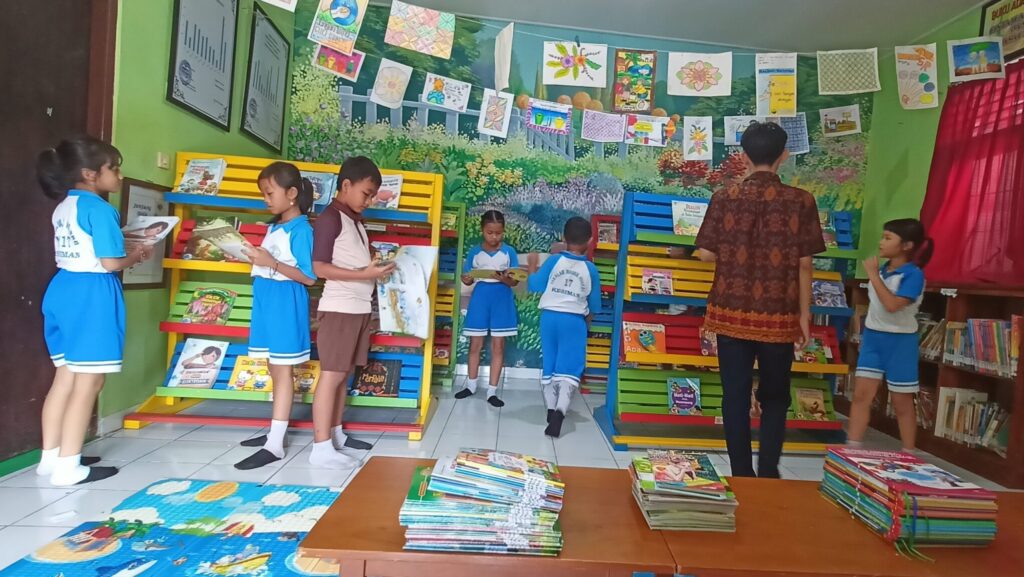 Adya dan SDN 17 Kesiman Gelar Program Buku Kreatif Anak Berdaya