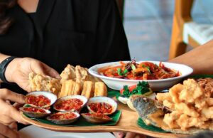 Warung Astasura, Wisata Kuliner Sambil Menikmati Suasana Hijau ala Ubud di Denpasar Warung Astasura