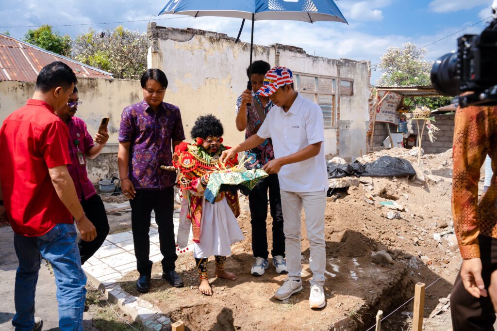 Bingin Mustika Bantu Pembangunan Perpustakaan SDN 2 Dencarik