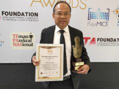 The 1O1 Bali Fontana Seminyak Raih Penghargaan “Bali Leading 4-Star Hotel” I Wayan Karta, General Manager The 1O1 Bali Fontana Seminyak saat menerima pengargaan pada ajang Bali Tourism Awards, Selasa (6/8/2024).