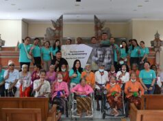 Rayakan HUT ke-6, The Cakra Hotel Berbagi Kebahagiaan dengan Panti Sosial Tresna Werda Wana Seraya Rayakan HUT ke-6, The Cakra Hotel Berbagi Kebahagiaan dengan Panti Sosial Tresna Werda Wana Seraya