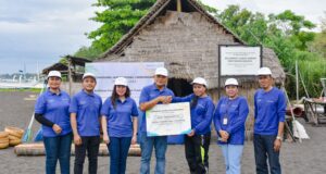 Dukung Pelestarian Garam Bali, Patra Jasa Salurkan Bantan ke Petani Lokal Desa Pesinggahan Dukung Pelestarian Garam Bali, Patra Jasa Salurkan Bantan ke Petani Lokal Desa Pesinggahan