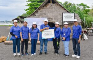 Dukung Pelestarian Garam Bali, Patra Jasa Salurkan Bantan ke Petani Lokal Desa Pesinggahan Dukung Pelestarian Garam Bali, Patra Jasa Salurkan Bantan ke Petani Lokal Desa Pesinggahan