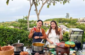 Lewat Hari Hutan Sedunia, Four Points By Sheraton Bali, Ungasan Kenalkan Jamu ke Wisatawan Kelas Membuat Jamu di Four Points by Sheraton Bali, Ungasan.