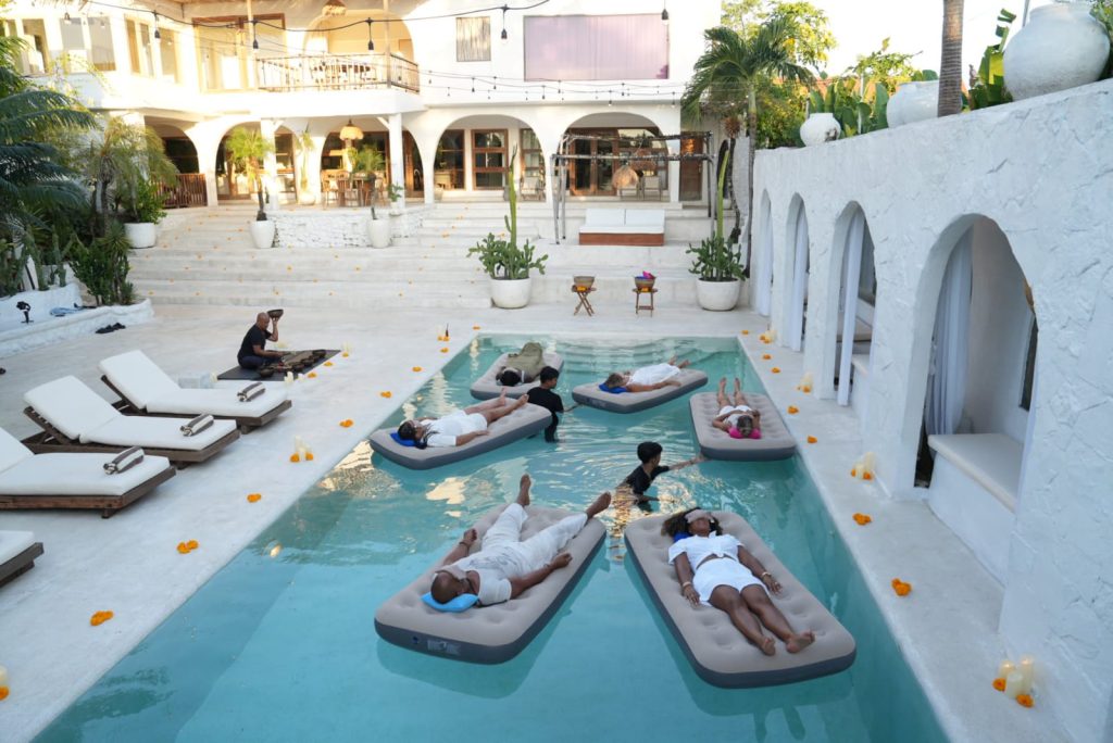 Hotel Sages Perkenalkan Floating Sound Bath di Bali