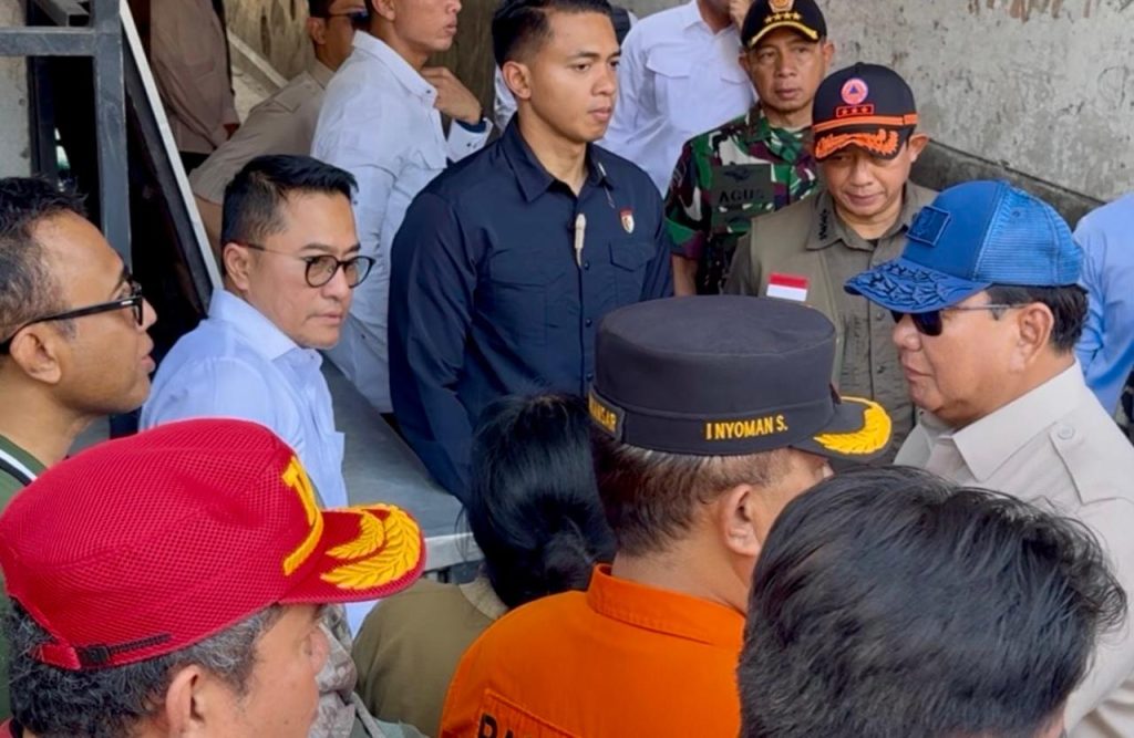 Presiden Prabowo Subianto bersama Walikota Jaya Negara Sambangi Warga Kota Denpasar Korban Banjir
