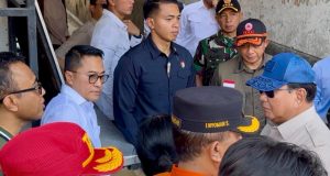 Presiden Prabowo Subianto bersama Walikota Jaya Negara Sambangi Warga Kota Denpasar Korban Banjir Presiden Prabowo Subianto bersama Walikota Jaya Negara Sambangi Warga Kota Denpasar Korban Banjir