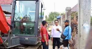 Pemkot Denpasar Kerahkan 150 Truk Sampah, Percepat Proses Pembersihan Sampah Pasca Banjir Pembersihan sampah banjir di Denpasar.