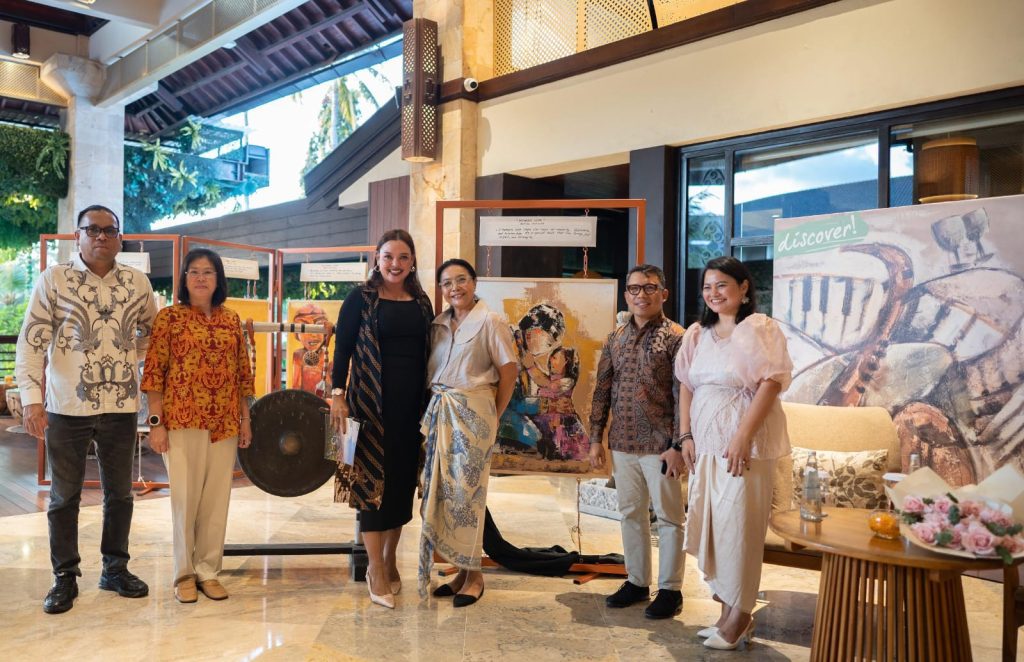 Ni Way Gelar Pameran Tunggal di Discovery Kartika Plaza Hotel