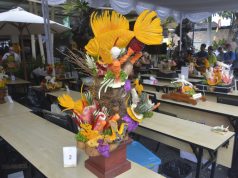 Seni Ukir Buah dan Sayur Meriahkan Sumpah Pemuda: Royal Regantris Kuta dan ICA BPC Badung Gelar Kompetisi Bertema “Beauty of the Sea” Seni ukir buah dan sayur di Royal Regantris Kuta