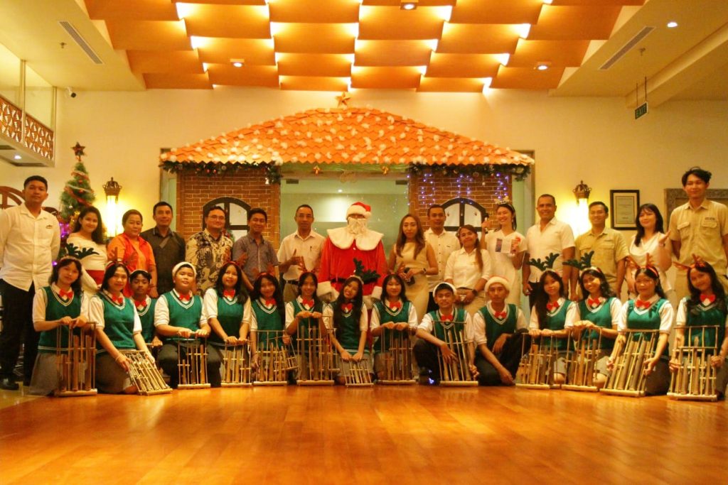SereS Springs Resort & Spa Singakerta, Ubud merayakan Christmas Lighting Ceremony 2025 bersama anak-anak dari Taman Permata Hati Bali Orphan Center