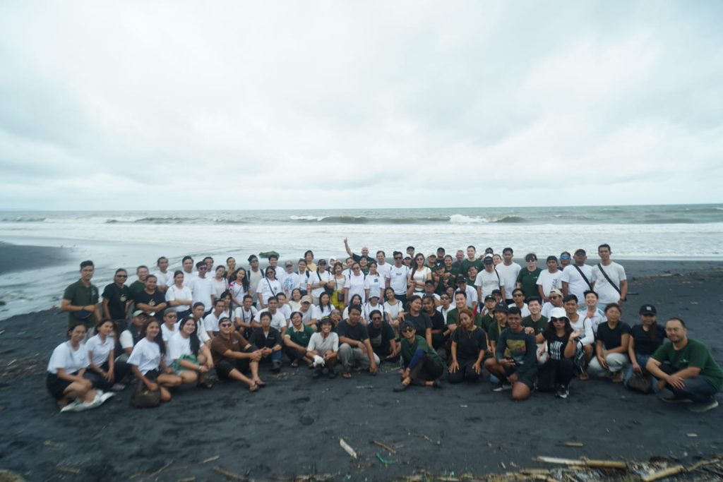 Gandeng Seven Clean Seas, Ciputra Beach Resort Gelar Aksi Bersih-bersih Pantai Batu Tampih, Tabanan