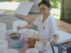 Berkomunikasi Lewat Getaran Suara, Sawitri Hadirkan Sesi Sound Healing untuk Penyandang Disabilitas Netra di Buleleng Berkomunikasi Lewat Getaran Suara, Sawitri Hadirkan Sesi Sound Healing untuk Disabilitas Netra di Buleleng