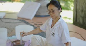 Berkomunikasi Lewat Getaran Suara, Sawitri Hadirkan Sesi Sound Healing untuk Penyandang Disabilitas Netra di Buleleng Berkomunikasi Lewat Getaran Suara, Sawitri Hadirkan Sesi Sound Healing untuk Disabilitas Netra di Buleleng