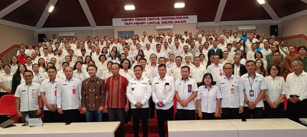 Bangli Siap Jadi Pelopor Nasional, Deklarasikan 1.000 Guru Pengguna AI pada Smartboard