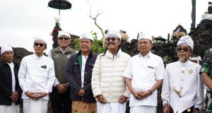 Bakti Pamlaspas Cihna Batur Let, Gubernur Bali Tegaskan Hentikan Komersialisasi Gunung Batur Bakti Pamlaspas Cihna Batur Let, Gubernur Bali Tegaskan Hentikan Komersialisasi Gunung Batur