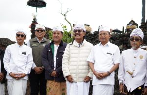Bakti Pamlaspas Cihna Batur Let, Gubernur Bali Tegaskan Hentikan Komersialisasi Gunung Batur Bakti Pamlaspas Cihna Batur Let, Gubernur Bali Tegaskan Hentikan Komersialisasi Gunung Batur