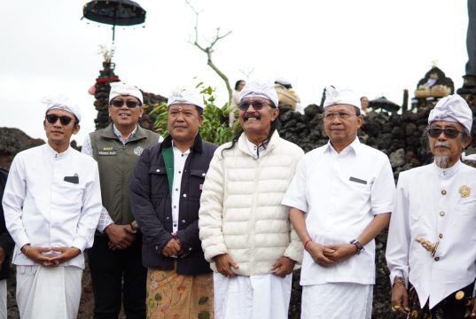 Bakti Pamlaspas Cihna Batur Let, Gubernur Bali Tegaskan Hentikan Komersialisasi Gunung Batur Bakti Pamlaspas Cihna Batur Let, Gubernur Bali Tegaskan Hentikan Komersialisasi Gunung Batur