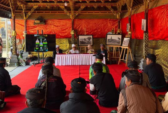 100 Tahun Rarud Batur Bincangkan Tiga Buku Kenang Kerja Akademik Brigitta Hauser-Schäublin Rangkaian 100 Tahun Rarud Batur menghadirkan kegiatan peluncuran dan bedah buku di Madya Mandala Pura Ulun Danu Batur, Desa Adat Batur, Selasa (4/8/2026).