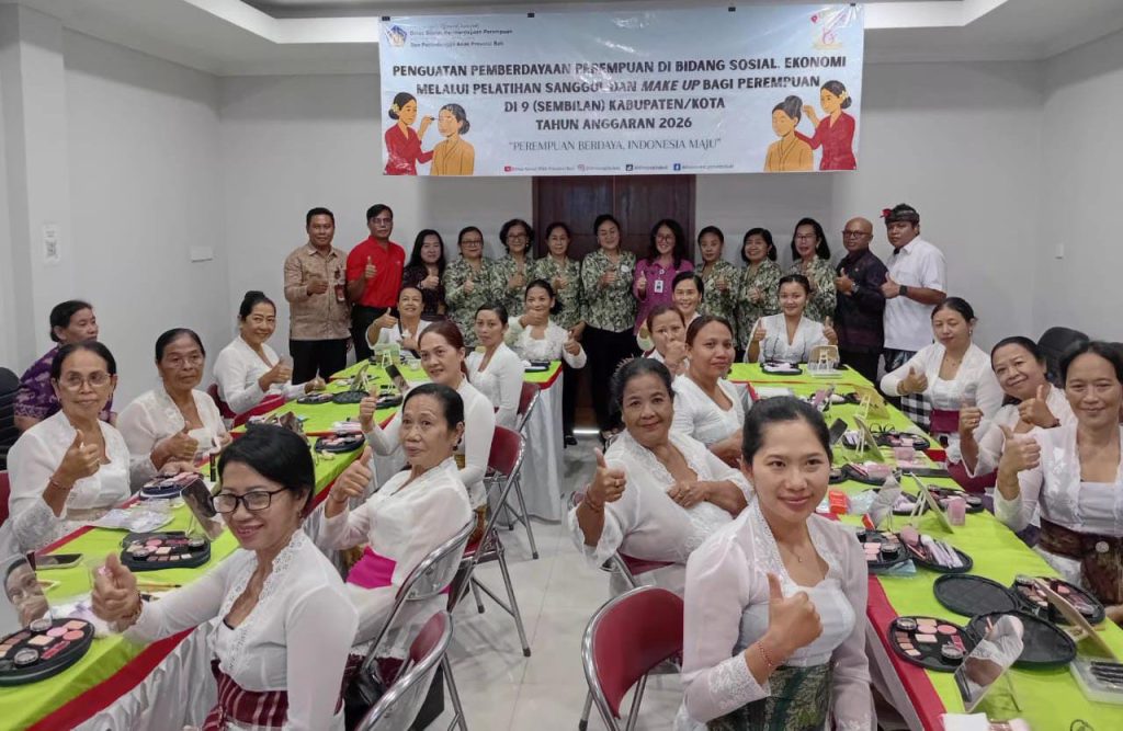 Tingkatkan Peluang Usaha, Forum Puspa Bangli Gelar Pelatihan Sanggul dan Make Up
