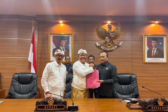 DPRD dan Pemkab Bangli Tandatangani Kesepakatan KUA/PPAS Tahun 2027 DPRD dan Pemkab Bangli Tandatangani Kesepakatan KUA/PPAS Tahun 2027