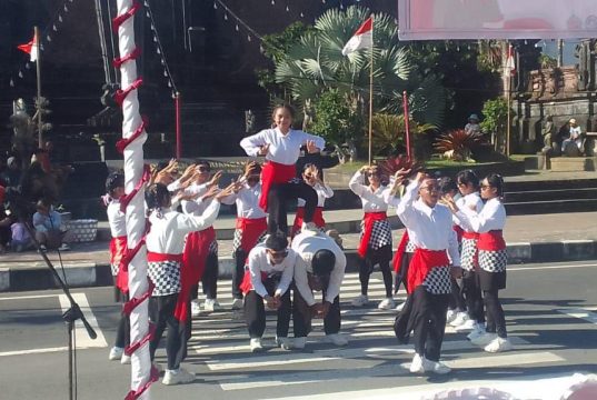 27 Regu SMKN 4 Bangli Unjuk Kebolehan di Gerak Jalan Kreasi 27 Regu SMKN 4 Bangli Unjuk Kebolehan di Gerak Jalan Kreasi
