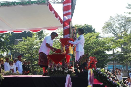 Bupati Bangli Pimpin Upacara HUT ke-81 RI, Penyerahan Remisi Secara Simbolis Warnai Peringatan Bupati Bangli Pimpin Upacara HUT ke-81 RI, Penyerahan Remisi Secara Simbolis Warnai Peringatan