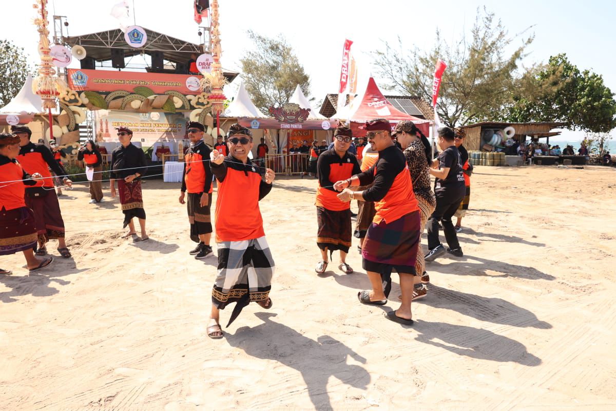 Walikota Denpasar IGN Jayanegara membuka Denpasar Kita Festival ke -10 tahun 2026. Walikota Denpasar IGN Jayanegara membuka Denpasar Kita Festival ke -10 tahun 2026.
