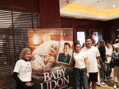 Tangis Denny Sumargo Pecah di Bali, Tur Promosi Film ‘Baby Udon’ Sukses Kuras Emosi Penonton Denny Sumargo, Caitlin Halderman, dan Fanny Kondoh hadir di Level 21 XXI seusai pemutaran film Baby Udon.
