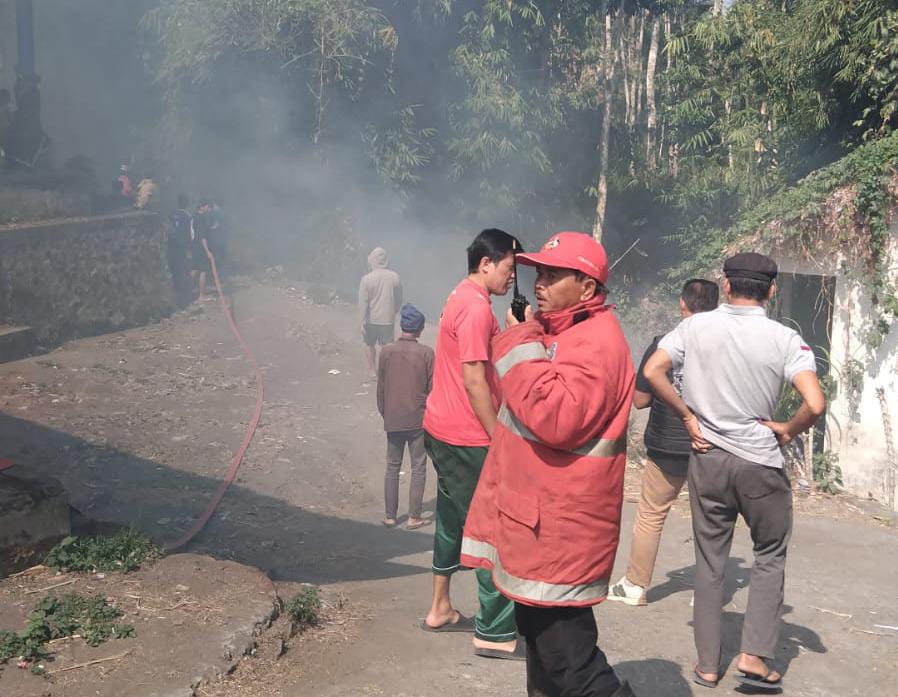 Tempat Pembuangan Sampah Pasar Suter, Bangli Terbakar Tempat Pembuangan Sampah Pasar Suter, Bangli Terbakar