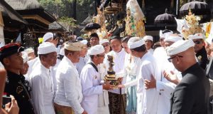 Menteri Pariwisata Hadiri Penyineban Karya Agung Panca Wali Krama di Pura Hulundanu Batur Menteri Pariwisata Hadiri Penyineban Karya Agung Panca Wali Krama di Pura Hulundanu Batur