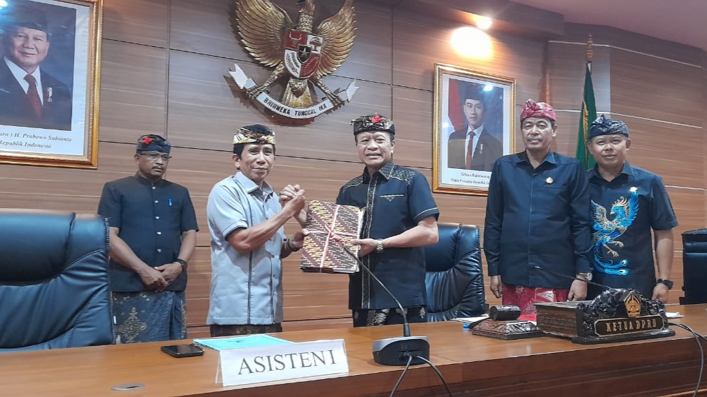 DPRD Bangli Dorong Akses Pembiayaan UMKM Rapat Paripurna pembahasan tiga Ranperda di DPRD Bangli, Kamis (22/10/2026).